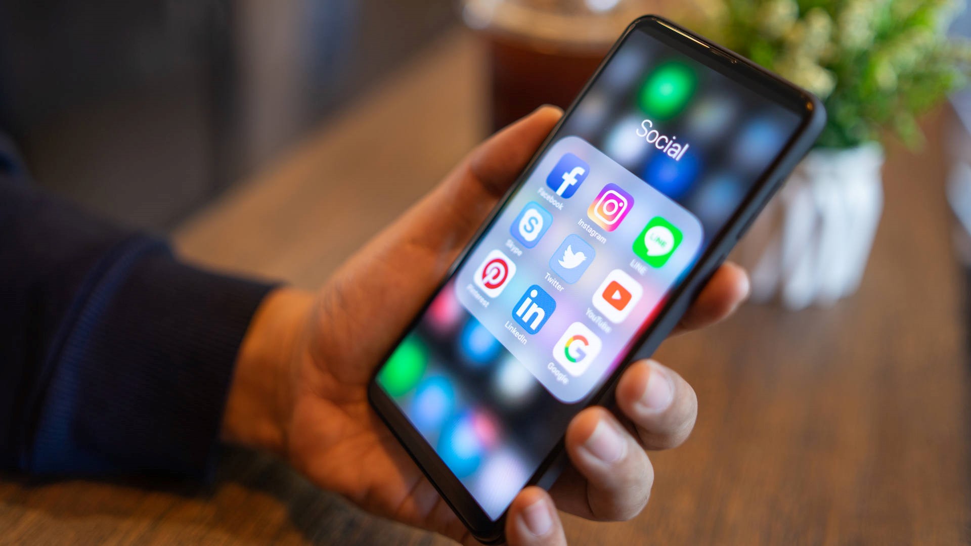 How Social Media Can Help You Attract & Retain Customers